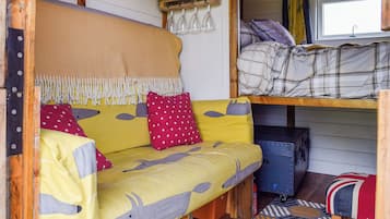 1 bedroom, bed sheets