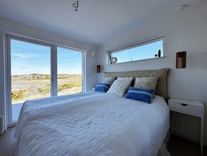 2 bedrooms, iron/ironing board, free WiFi