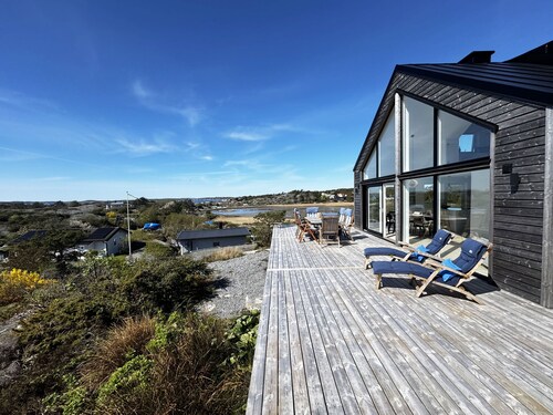 Welcome to a charming holiday home in Västra Frölunda |SE08083