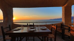 Outdoor dining - Sa Lumenera Ginepro - Lussuosa Villa a 2 minuti dalle spiagge di Bosa Marina (Sa Lumenera)