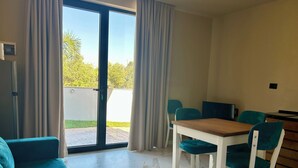 Deluxe Suite, 1 Bedroom, Garden View | Terrace/patio