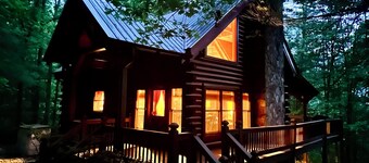 Charming 3-bedroom cabin with WiFi, AC ten mins from downtown Blue Ridge