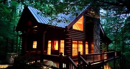 Charming 3-bedroom cabin with WiFi, AC ten mins from downtown Blue Ridge