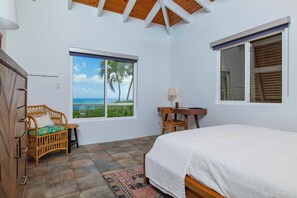 4 chambres, fer et planche à repasser, lit de bébé portatif