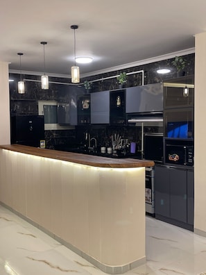 Microwave, oven, stovetop - شقة علي النيل (Cairo Governorate)