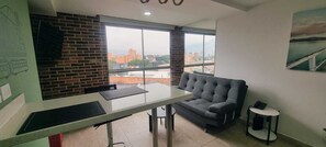 40-inch Smart TV with cable channels - Cold AC K Fast WiFi Medellin Paradise (Medellín)