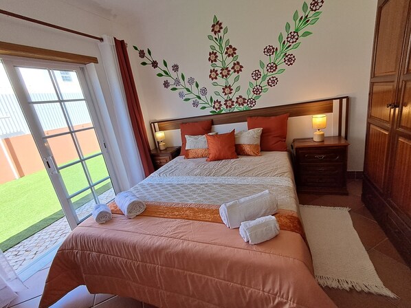 4 bedrooms, iron/ironing board, travel crib, free WiFi