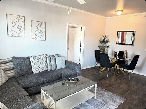 Modern Luxury 2BR Getaway