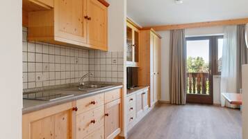 Fridge, stovetop, coffee/tea maker, electric kettle