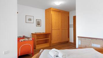 1 quarto, Wi-Fi de cortesia, roupa de cama