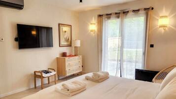 5 habitaciones, tabla de planchar con plancha y cuna de viaje