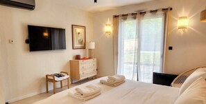 5 bedrooms, iron/ironing board, travel cot, free WiFi