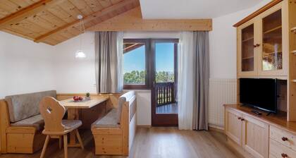 Ferienwohnung 'Aldeinerhof 4' mit Bergblick, Gemeinschaftsterrasse und Wi-Fi