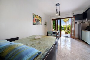 1 bedroom, free WiFi, bed sheets - Apartment 'I Vigneti Del Garda' with Shared Pool, Wi-Fi and Air Conditioning (Lazise)