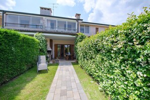 Exterior - Apartment 'I Vigneti Del Garda' with Shared Pool, Wi-Fi and Air Conditioning (Lazise)