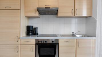 Kühlschrank, Ofen, Herdplatte, Geschirrspüler