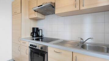 Køleskab, ovn, kogeplade, opvaskemaskine