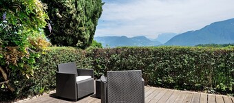 Apartamento 'Pink Lady' con vistas a la montaña, terraza compartida y Wi-Fi