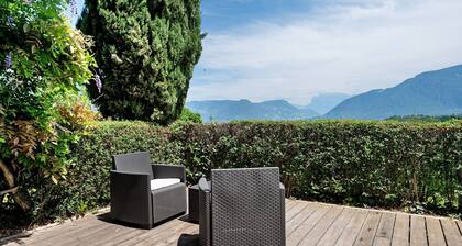 Apartment 'Pink Lady' with Mountain View, Shared Terrace and Wi-Fi