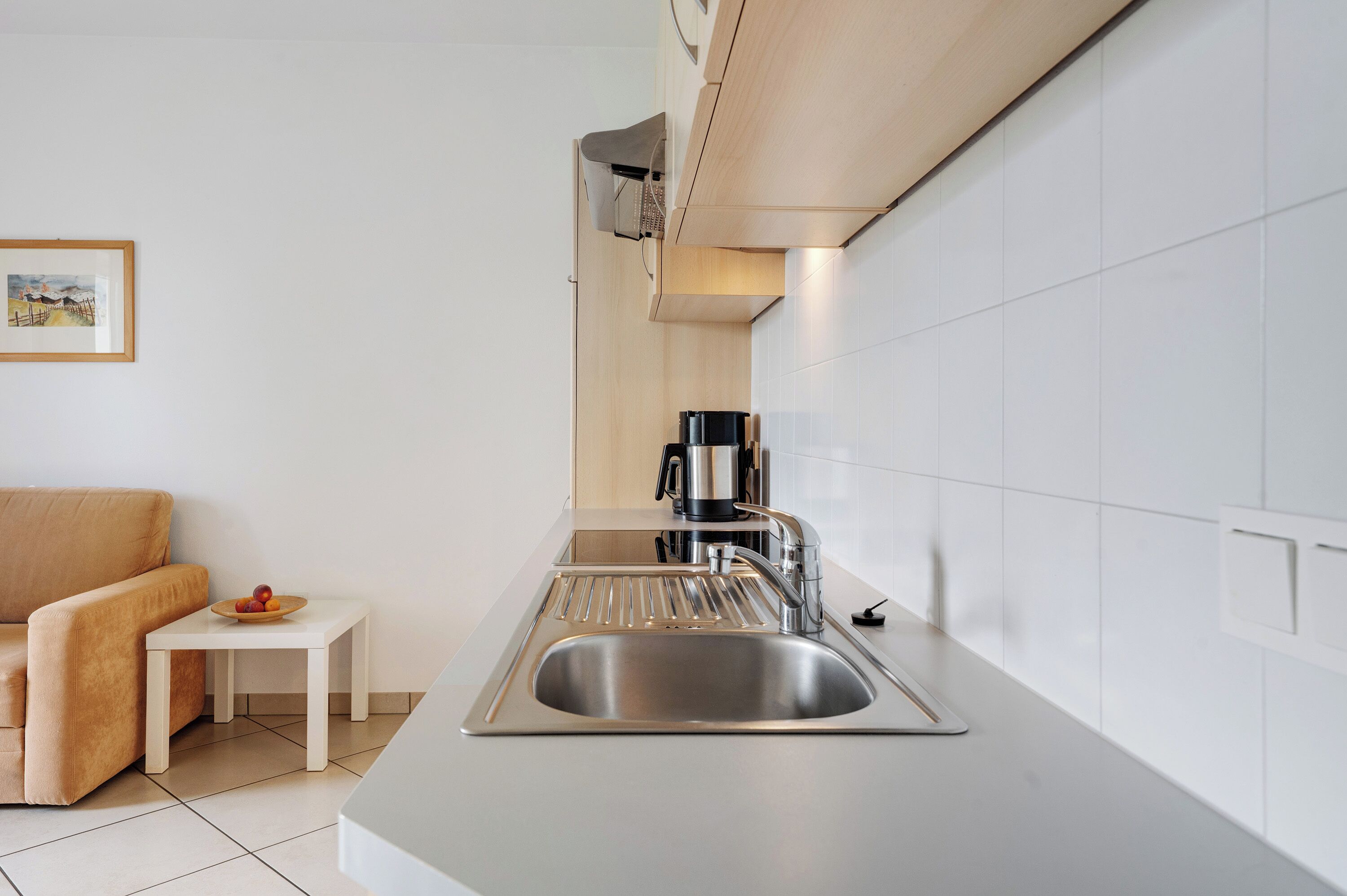 Fridge, oven, stovetop, coffee/tea maker