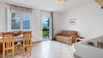 Fernseher, Tischtennisplatte