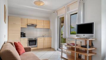 Fernseher, Tischtennisplatte