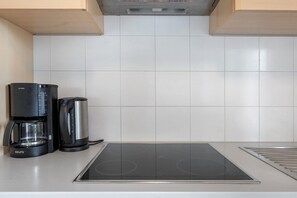 Réfrigérateur, four, plaque de cuisson, lave-vaisselle