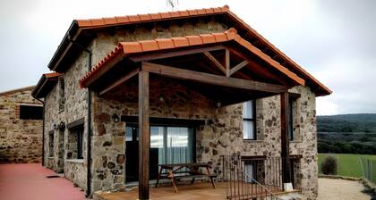 Country House 'La Casona Del Silencio' with Mountain View, Private Terrace and Wi-Fi