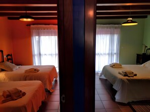 4 bedrooms, free WiFi, bed sheets