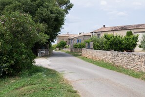 Property grounds - "Beau Gite" House with Private Pool, Private Terrace and Wi-Fi (Le Garn)