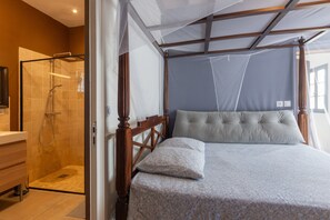 1 bedroom, iron/ironing board, free WiFi, bed sheets - "Beau Gite" House with Private Pool, Private Terrace and Wi-Fi (Le Garn)