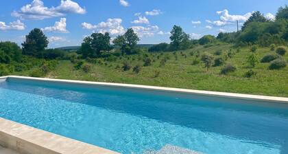 Maison "Beau Gite" avec piscine privée, terrasse privée et Wi-Fi