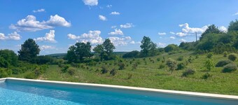 Maison "Beau Gite" avec piscine privée, terrasse privée et Wi-Fi