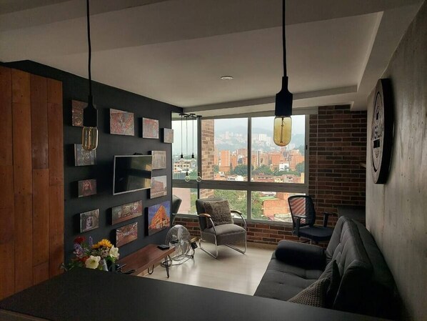 Een 40-inch smart-tv met kabelzenders