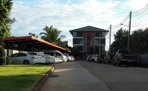 Exterior - Tonsom Residence (Uttaradit)