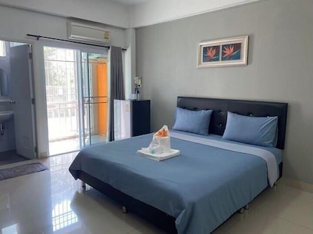 Standard Double Room, Balcony, Garden View. Tonsom Residence