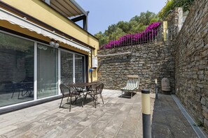 Outdoor dining - Apartment 'Green House' with Private Terrace, Wi-Fi and Air Conditioning (Sestri Levante)