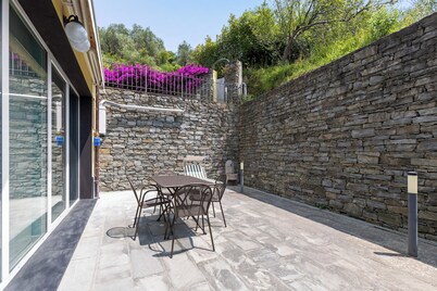 Apartment 'Green House' with Private Terrace, Wi-Fi and Air Conditioning