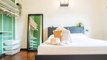3 bedrooms, desk, free WiFi, bed sheets