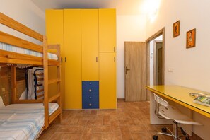 2 dormitorios, tabla de planchar con plancha, wifi gratis y ropa de cama