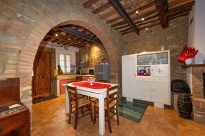 Dining - Apartment 'Antica Tuscany' with Private Garden, Wi-Fi and Air Conditioning (Chianni)