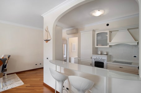 Fridge, microwave, oven, stovetop. Apartment 'Avocado' with Shared Pool, Wi-Fi and Air Conditioning