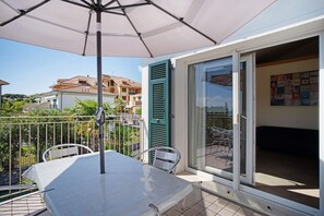 Outdoor dining - Apartment 'Max' with Sea View, Wi-Fi and Air Conditioning (Diano Castello)