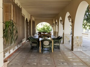 Outdoor dining
