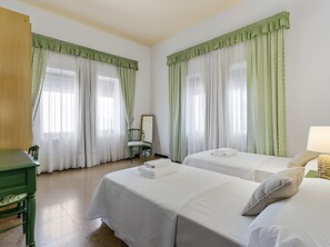 8 habitaciones, tabla de planchar con plancha y wifi gratis 