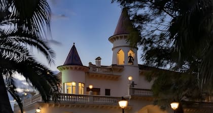 Villa 'El Palacete' with Mountain View, Private Pool and Wi-Fi