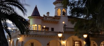 Villa 'El Palacete' con vistas a la montaña, piscina privada y Wi-Fi