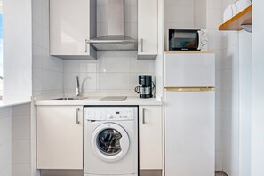 Refrigerador, microondas, horno, placa de cocina
