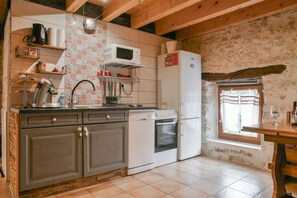 Refrigerador, microondas, horno, placa de cocina