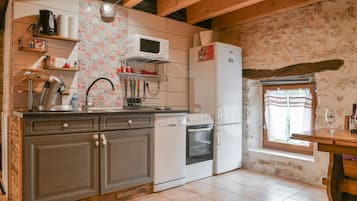 Refrigerador, microondas, horno, placa de cocina